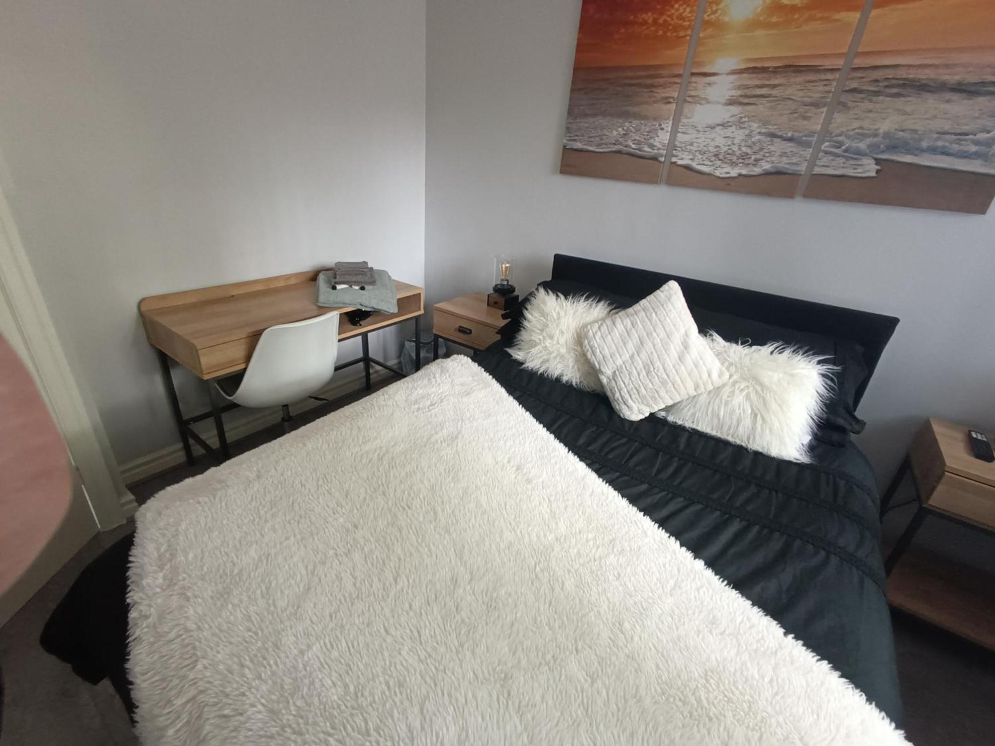 Holiday home Lister Park Bradford 2bed Detached House Parking Cinema Screen Games